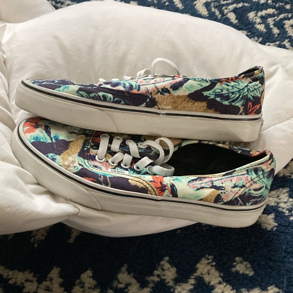 Vans - Picture 5 of 8